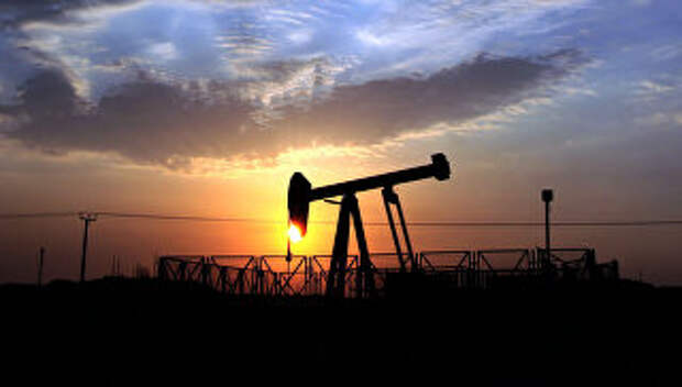 Нефтяной станок-качалка. Архивное фото