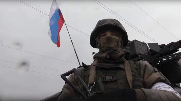 Раненый солдат ВСУ пел гимн России, пока наш спецназовец выносил его с поля боя на плечах