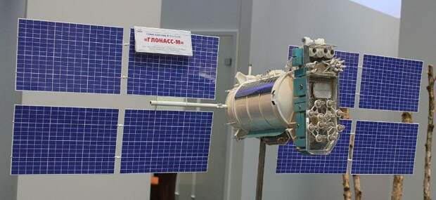 1280px-Glonass-M_small._CeBIT_2011_Samstag_PD_110.jpg 1280px-Glonass-M_small._CeBIT_2011_Samstag_PD_110.jpg
