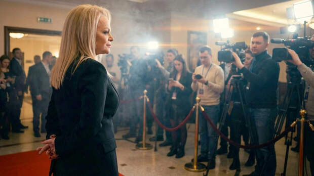 Неожиданно: Адвокат вышла из той самой квартиры и объявила о победе Долиной