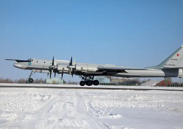 В Амурской области завершилось лётно-тактическое учение с экипажами самолетов Ту-95мс