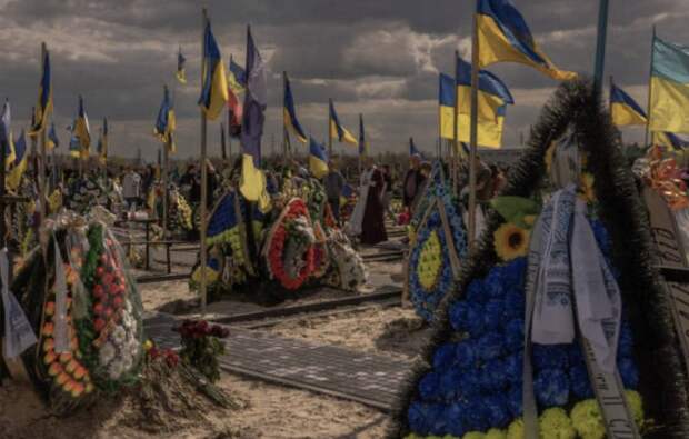 Украина сможет набрать максимум ещё пятьсот тысяч солдат, чего хватит только на год-полтора боевых...