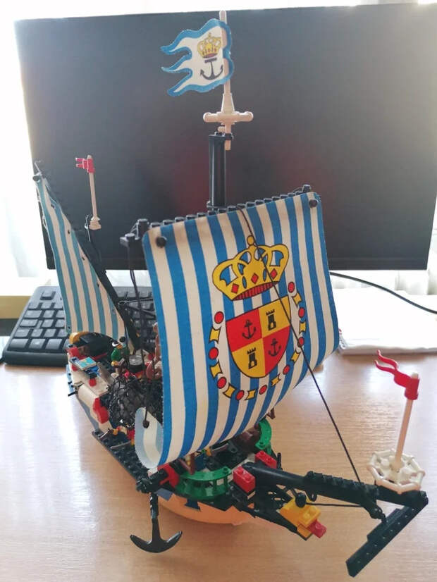 Примеры разнообразных поделок от любителей LEGO