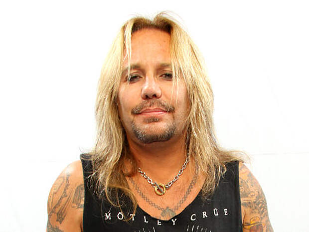 16. Винс Нил из Motley Crue был арестован на 15 дней за аварию и вождение в состоянии наркотического опьянения.