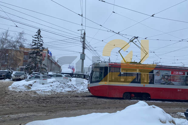 Трамваи встали на пересечении улиц Коминтерна и Советской в Туле
