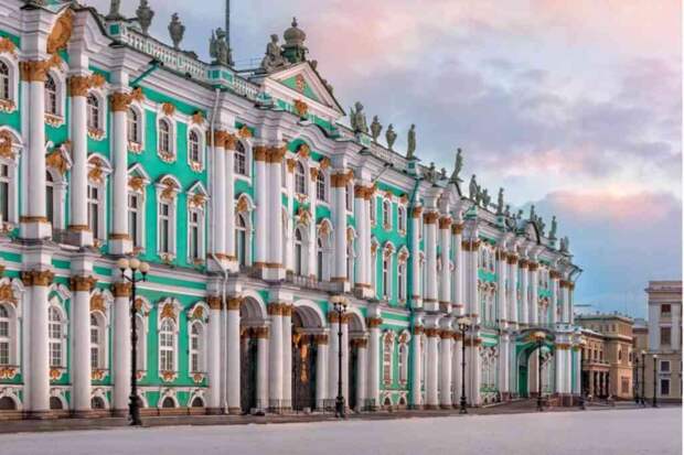 Эрмитаж потребовал с севшего на трон Павла I посетителя более ₽840 тыс.