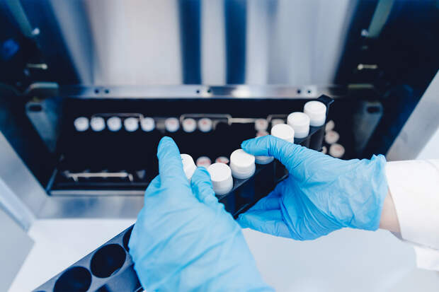 Отец и сын стали незаконными донорами спермы и помогли родиться 600 детям