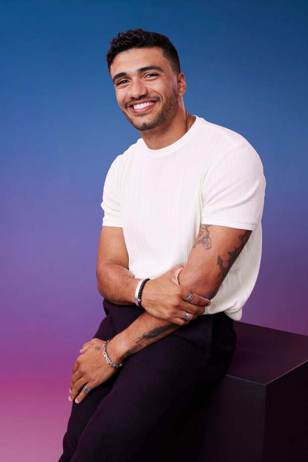 This is a contestant on Season 21 of The Bachelorette.