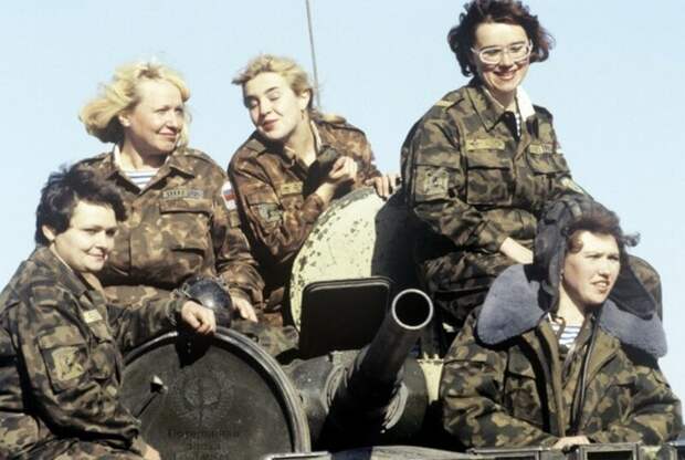 Женский экипаж боевой машины десанта, 1993 год