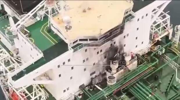 Атакованный дронами ВСУ танкер сняли на видео в Стамбуле со следами ударов