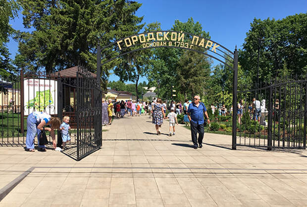 Реконструированный парк в Вольске стал излюбленным местом отдыха для жителей города