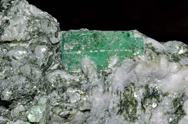 Под Иркутском полиция изъяла из незаконного оборота нефрит на 5 млн рублей