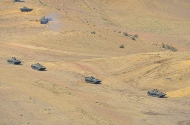 О нарастании военной угрозы на западных границах