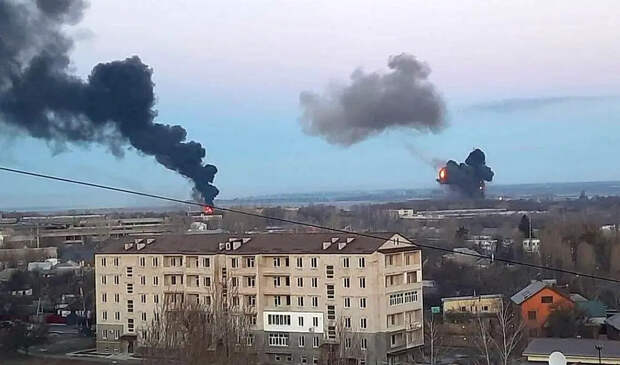 Зеленский заявил о ракетном ударе ВС РФ по жилому дому в Харькове