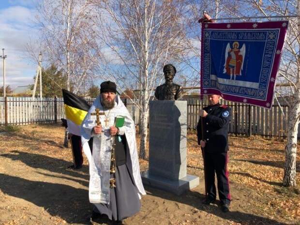 В Оренбургской области открыли памятник казаку, который убил Чапаева