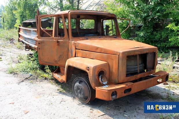 Сгоревший ГАЗ-3307 и два УАЗ-469 (сгоревший и распиленный). Автомобили СССР, ретро авто