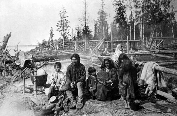 Семья вогула в Кучи-пауле на р. Сосьве 1909–1910 история, народности, север, старые фотографии