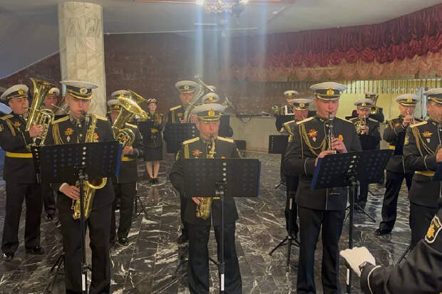 Военный оркестр Каспийской флотилии принял участие в праздничном концерте