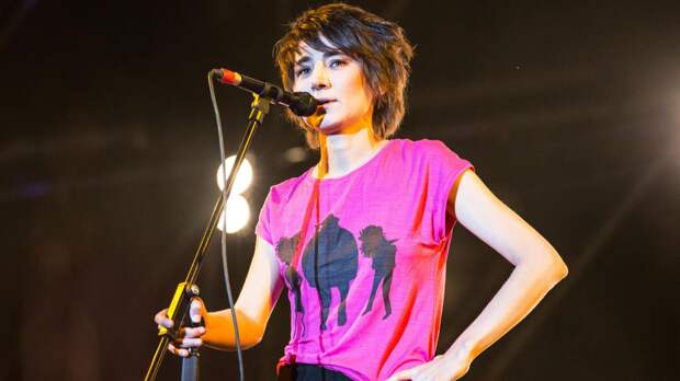 Земфира* хранит сбережения в России несмотря на отъезд из страны