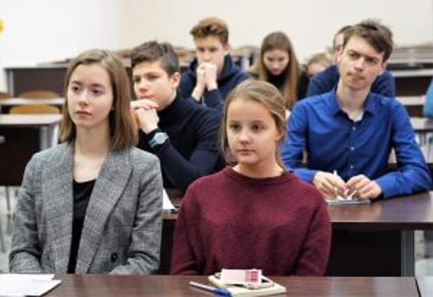 Более 20 встреч для студентов организуют сотрудники центра занятости «Моя карьера». Фото: Денис Кондратьев