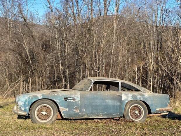 Aston Martin DB4 на ремонт