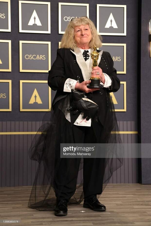 Дженни Бивен на "Оскаре" 2022
