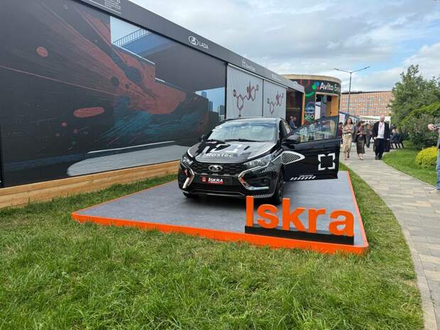 На заводе в Петербурге за год планируют выпустить 8 тысяч LADA Iskra
