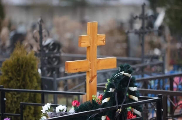 Священник Портнов ответил, что означает упавший крест на могиле