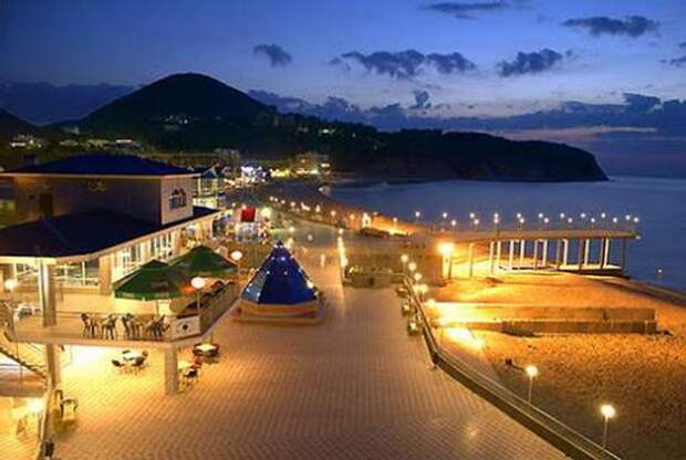 Немногим россиянам повезёт посмотреть на Черное море через забор санатория