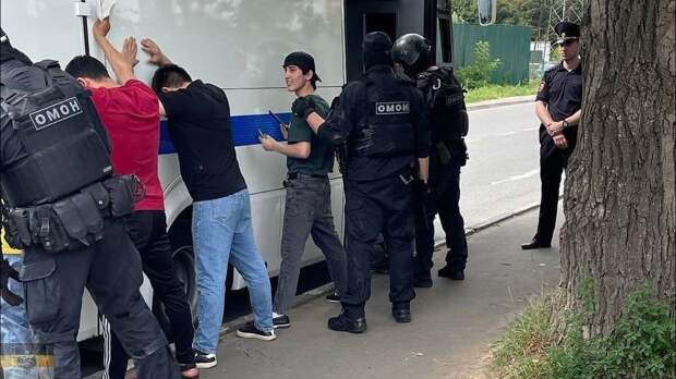 Пока есть здравомыслящие люди в политике, которые видят проблемы и о них заявляют публично, значит не все потеряно. На днях посмотрел интервью с Курганским губернатором Шумковым.-3