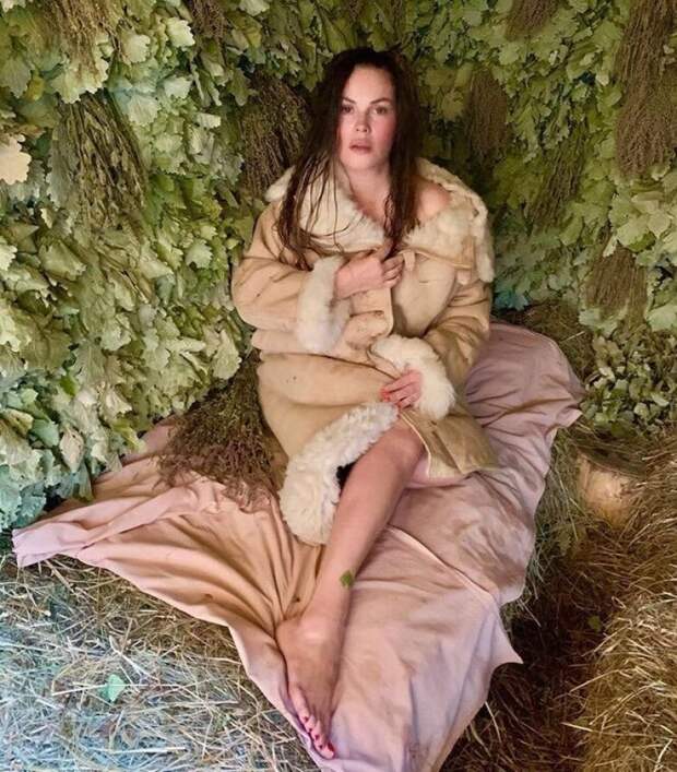 Екатерина Андреева устроила пикантную фотосессию в бане