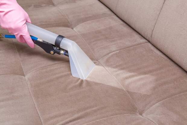 Чистка дивана пылесосом