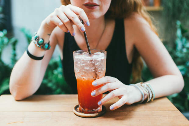 Женский алкоголизм: 7 опасных мифов, в которые все верят
