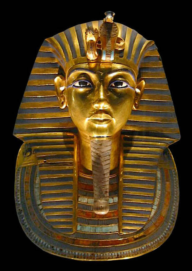 Посмертная маска Тутанхамона. На голове фараона - немес