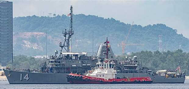 США стягивают к Ормузу тральщики в надежде зайти и разминировать пролив