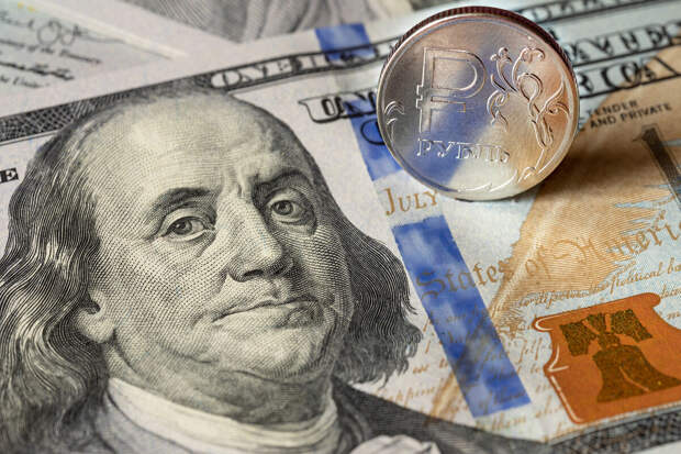 Курс доллара на бирже Forex опускался ниже 75 рублей впервые с января 2026 года