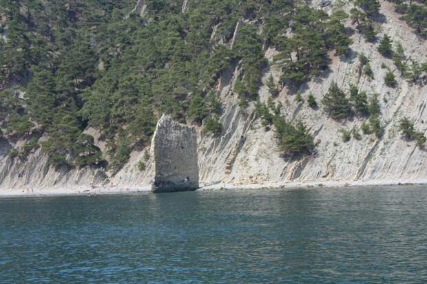 rocks05 Самые красивые и необычные морские скалы