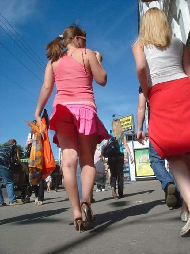 Девушки в коротких юбках Девушки в коротких юбках