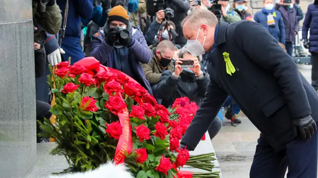 Беглов возложил цветы в память о жертвах блокады Ленинграда