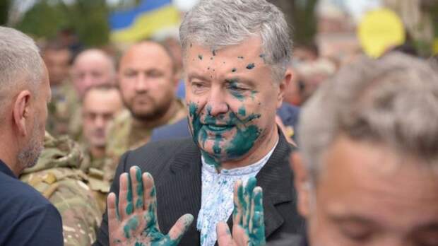 Порошенко обвинил Зеленского в инциденте с зелёнкой
