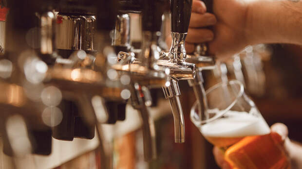 Невролог: часто разговоры во время сна провоцируются употреблением алкоголя