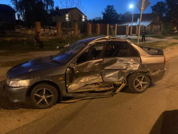 Девушка получила травмы в ДТП с двумя иномарками в Твери