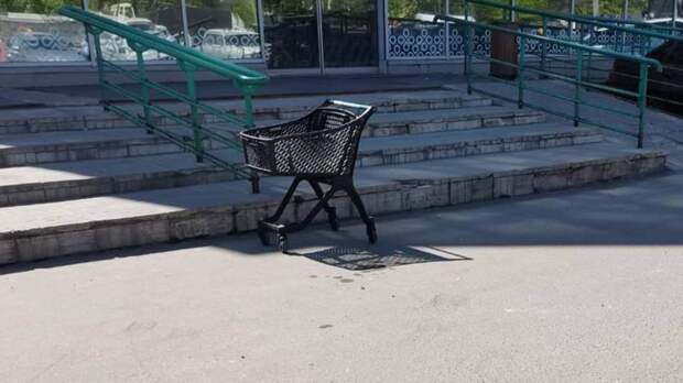 Женщина бросила младенца у супермаркета в Москве