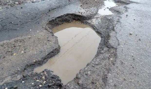 Телевизионщики подали в суд на мэрию Волгограда из-за разбитой дороги