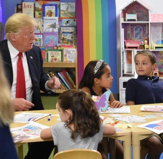 О том, как Дональд Трамп забыл как выглядит флаг собственной страны О том, как Дональд Трамп забыл как выглядит флаг собственной страны