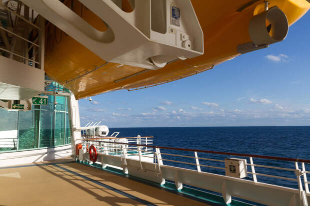 SHOT: десятки граждан РФ застряли на круизном корабле в Катаре