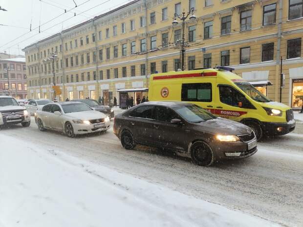 Служба 122 запуталась в Пушкинских улицах: "скорую в регионы не отправляем"