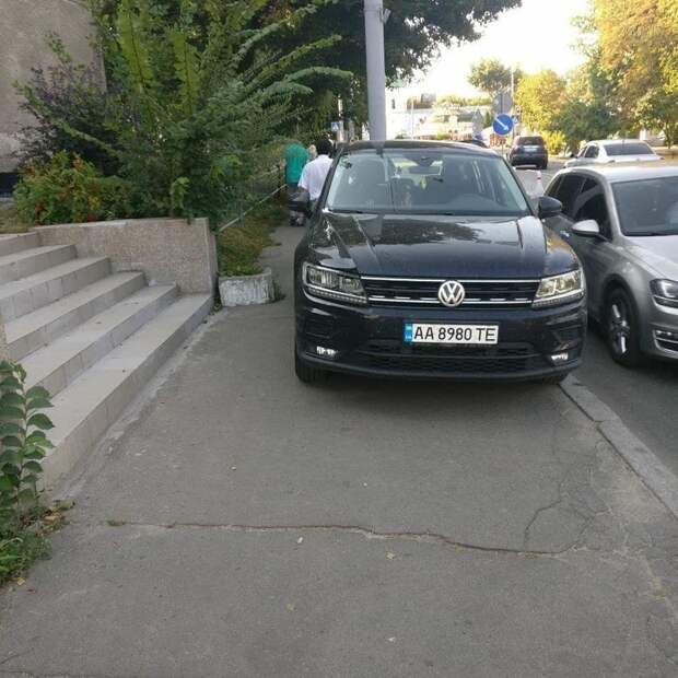 Мне так удобно и плевать на ваши автомир, мне так удобно, олени, парковка, плевать на всех