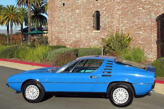 Редкое купе Alfa Romeo Montreal выставили на продажу (74 фото)