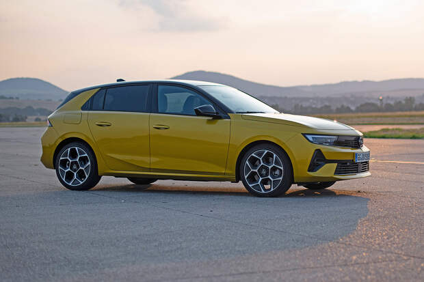 Объявлены сроки появления новой Opel Astra в России